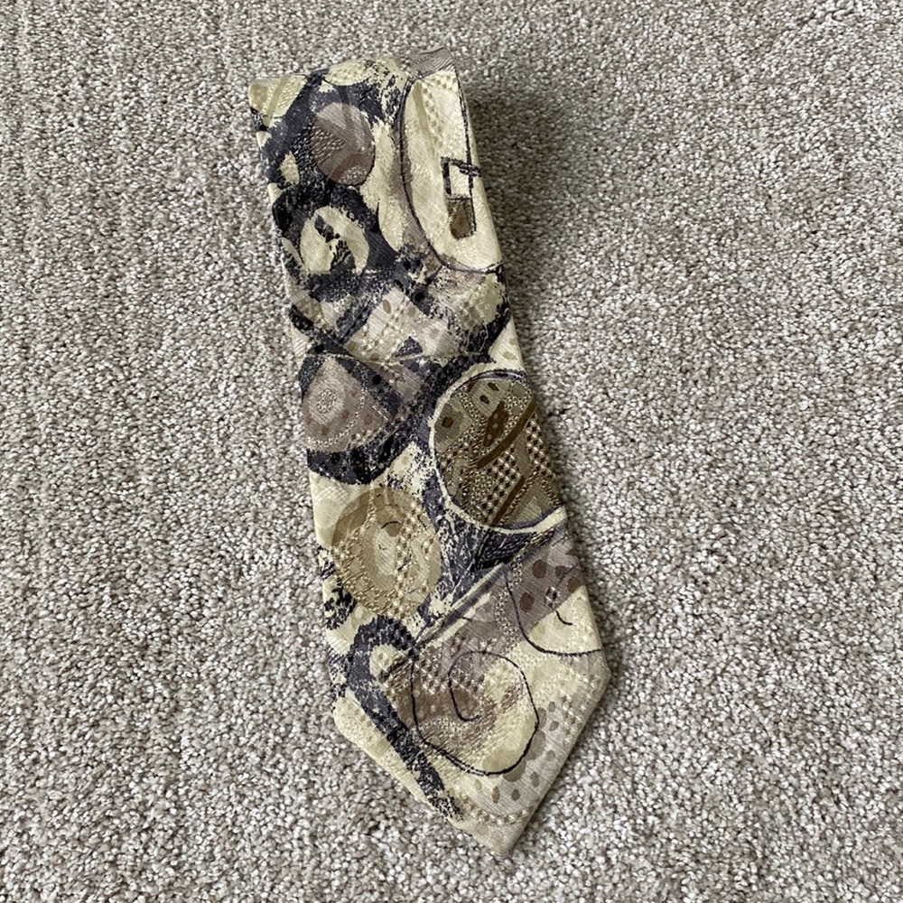 Men’s Vintage 90s Formal Toe - Accents Brand - Cream abstract pattern